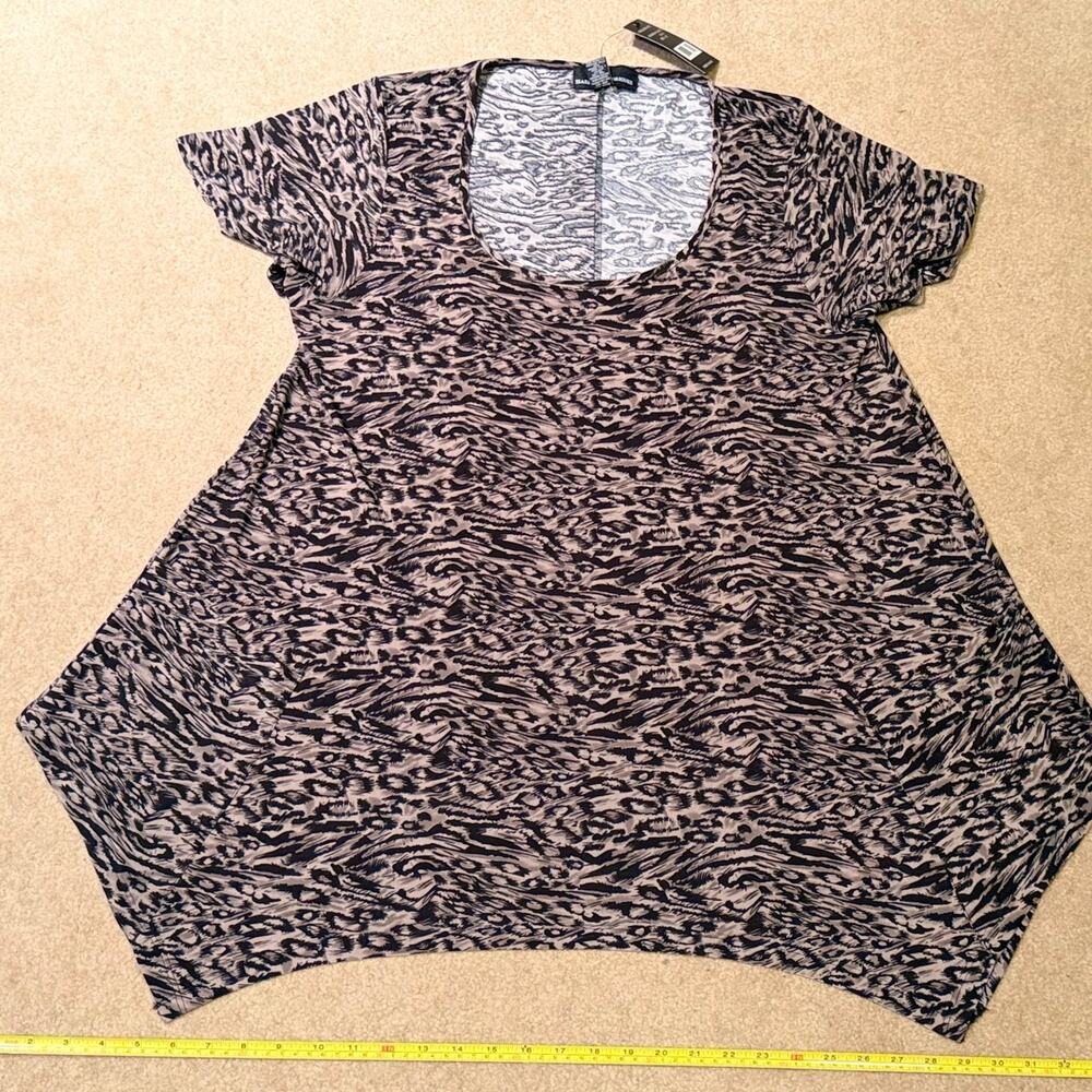 Isabella Rodriguez 1X Tunic Top Sharkbite Hem Jaguar Animal Print Grey Black NWT